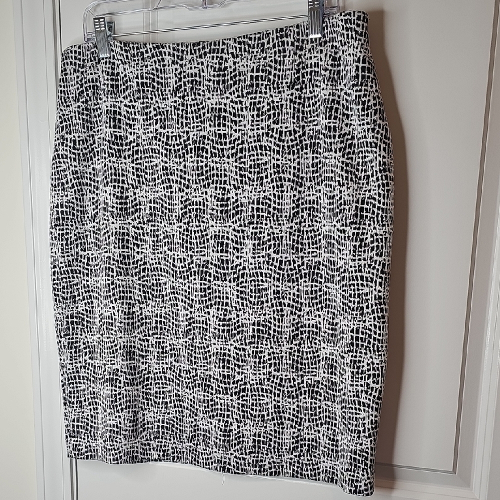 Kasper Women's Black and‎ White Textured-Print Pencil Skirt Size 12